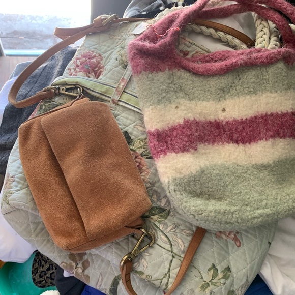 Bunch of purses! - Picture 2 of 6